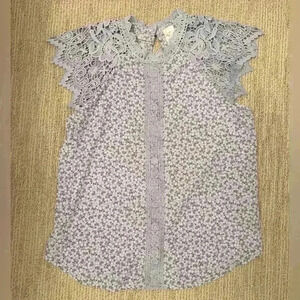 Medium floral blouse